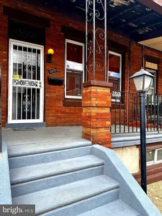 Image 2 - 2812 Emerald Street, Philadelphia, PA 19134, USA - House for sale
