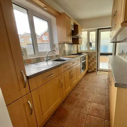 Image 4 - Hernen Road, Canvey Island, SS8 8BD, United Kingdom - House for rent