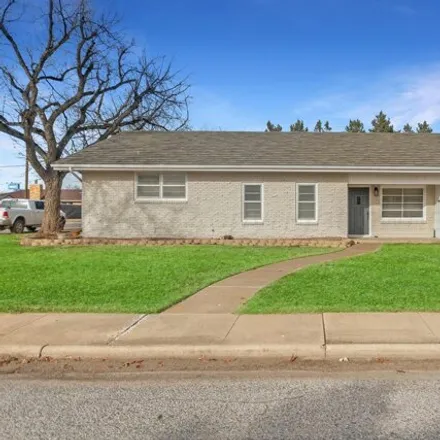 Buy this 3 bed house on 101 East 26th Avenue in Pampa, TX 79065