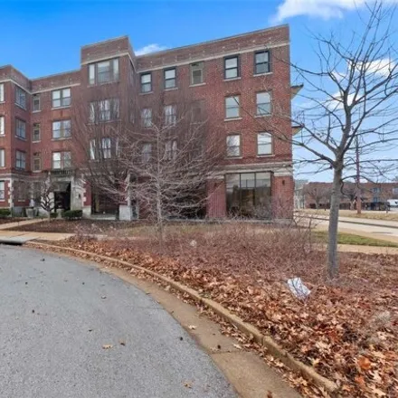 Buy this 1 bed condo on The Georgian Court in 5660 Kingsbury Place, St. Louis