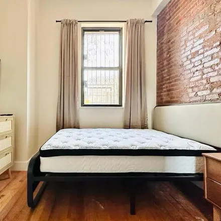 Image 2 - 195 Menahan St, Brooklyn, NY 11237, USA - Room for rent