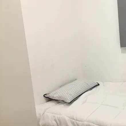 Rent this 3 bed room on Auto Hogar in Avinguda del Paral·lel, 08001 Barcelona