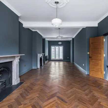 Image 9 - Farleigh Road, London, N16 7TH, United Kingdom - Townhouse for sale