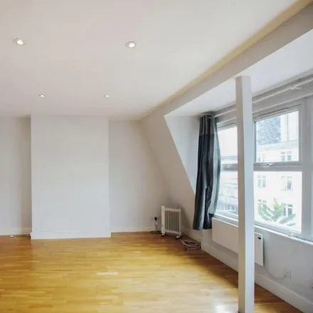 Image 7 - Gadgetry, High Road, London, N12 0BP, United Kingdom - Apartment for rent