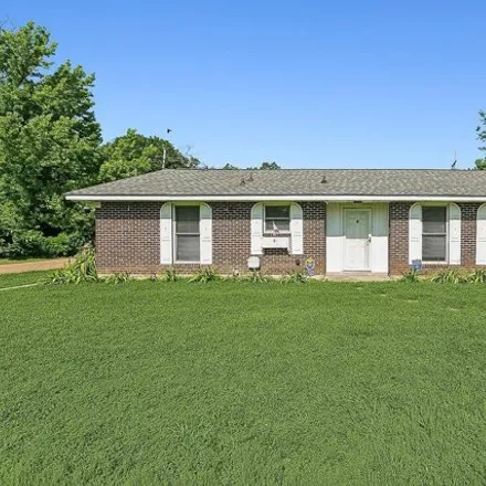 Buy this 3 bed house on 1525 Duchess Dr in Baton Rouge, Louisiana