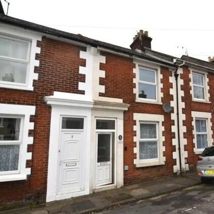 Buy this 3 bed townhouse on 33 Hamilton Road in Salisbury, SP1 3TF