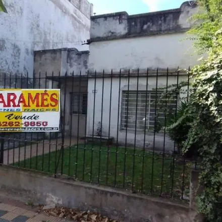 Buy this 3 bed house on Santiago del Estero 2466 in Partido de Lanús, 1824 Lanús Oeste