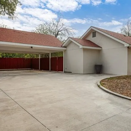 Rent this 4 bed house on 311 313 W Nicholson in Del Rio, Texas