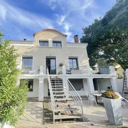 Buy this 4 bed house on 6 bis Boulevard du Pêcher in 26200 Montélimar, France