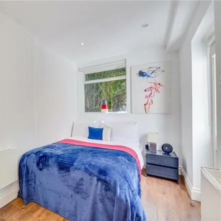 Image 6 - 8 Comeragh Road, London, W14 9HP, United Kingdom - Apartment for sale