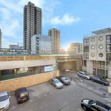 Image 7 - City Wellbeing, 129 Cannon Street Road, St. George in the East, London, E1 2LX, United Kingdom - Apartment for rent