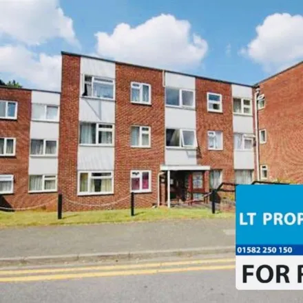 Rent this 2 bed apartment on New Bedford Road in Luton, LU3 1DS
