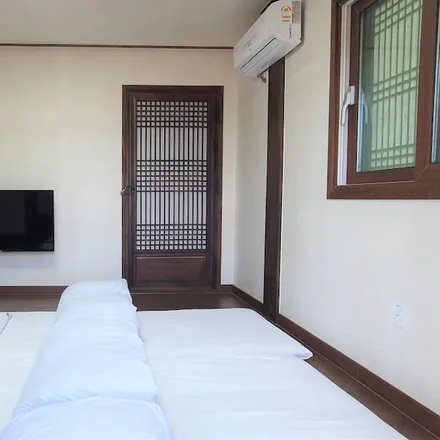 Rent this studio house on Baraemi 1-gil