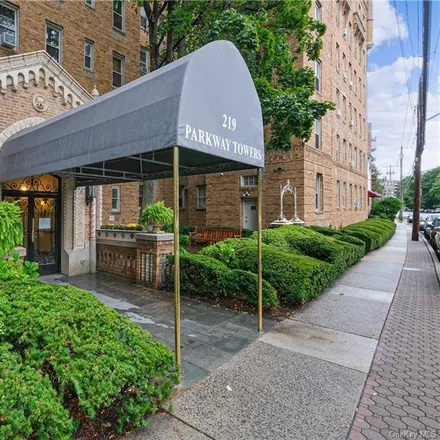 Buy this 1 bed condo on 219 Bronx River Road in City of Yonkers, NY 10704