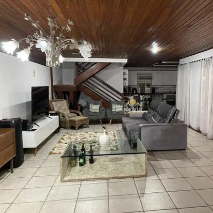 Rent this 5 bed house on Rua Jornalista Waldemar Luz in Canasvieiras, Florianópolis - SC
