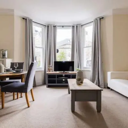 Image 2 - 13 Girdlers Road, London, W14 0PS, United Kingdom - Apartment for rent