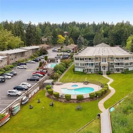 Buy this 2 bed condo on Toketi Community Pool in Northeast 40th Place, Redmond
