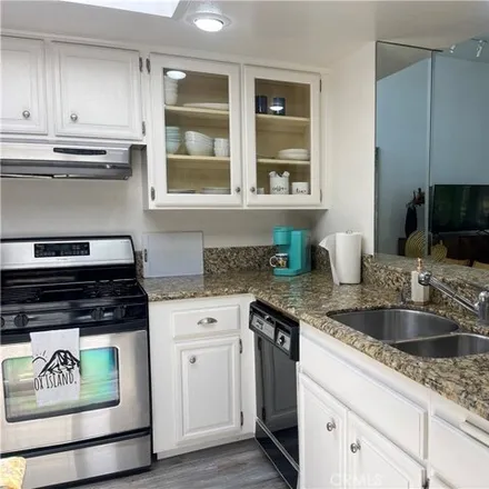 Image 4 - 270 Cagney Ln Apt 313, Newport Beach, California, 92663 - Condo for rent