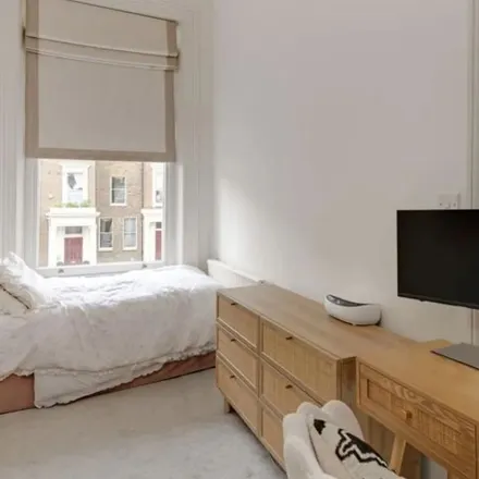 Rent this 2 bed apartment on 14 Randolph Crescent in London, W9 1DP