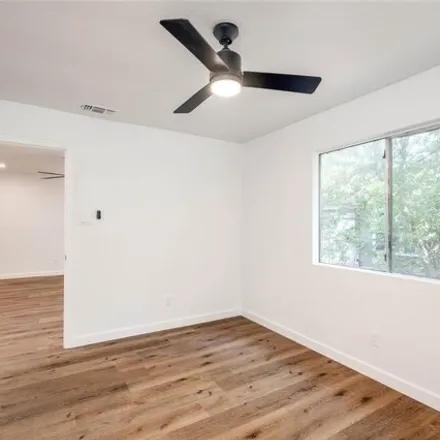 Image 4 - 5309 Spring Meadow Road, Austin, TX 78744, USA - Apartment for rent