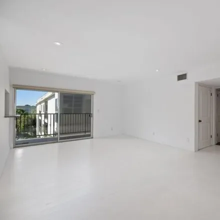 Image 7 - 949 N Kings Rd Apt 309, West Hollywood, California, 90069 - Condo for sale