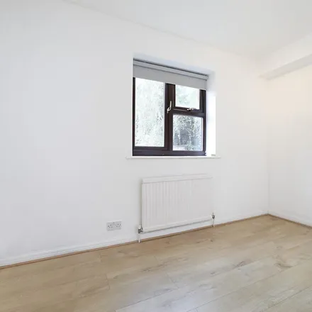 Image 3 - Rundell Crescent, London, NW4 3BW, United Kingdom - Apartment for rent