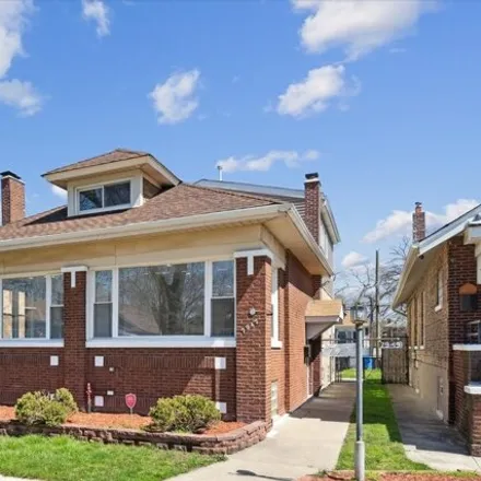 Image 2 - 7947 South Bennett Avenue, Chicago, IL 60649, USA - House for sale