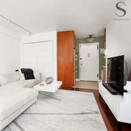 Image 2 - 301 East 62nd Street, New York, NY 10065, USA - Apartment for sale