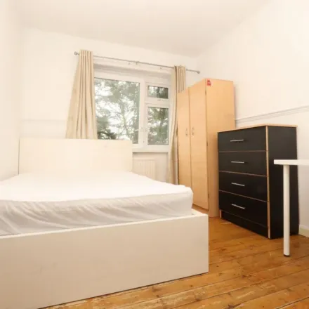 Rent this 5 bed apartment on 2-44 Hereford Street in Spitalfields, London