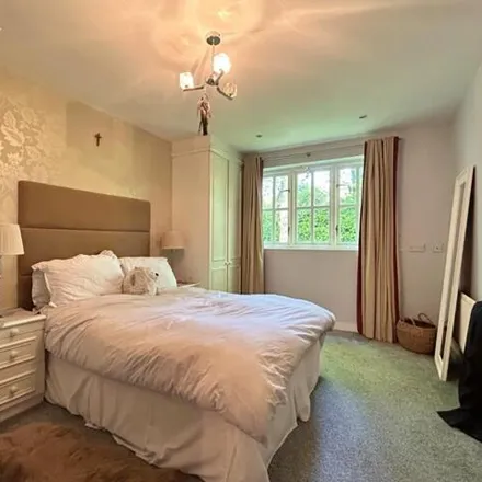 Image 7 - Foxhill Grove, Leeds, LS16 5PE, United Kingdom - Apartment for rent