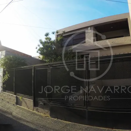 Buy this studio house on Instituto Superior de Formación Docente n°113 in 85 - Salguero, Villa Yapeyú