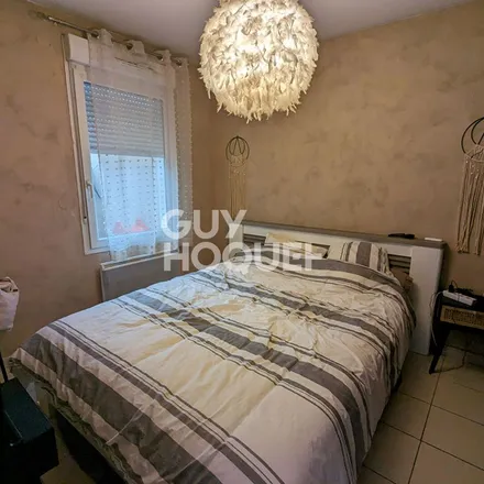 Rent this 3 bed apartment on Maison Celik in Rue Émile Zola, 69120 Vaulx-en-Velin