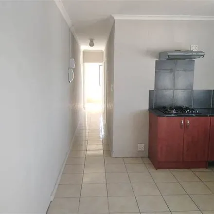 Image 2 - Windsor High School, Smuts Road, Lansdowne, Cape Town, 7780, South Africa - Apartment for rent