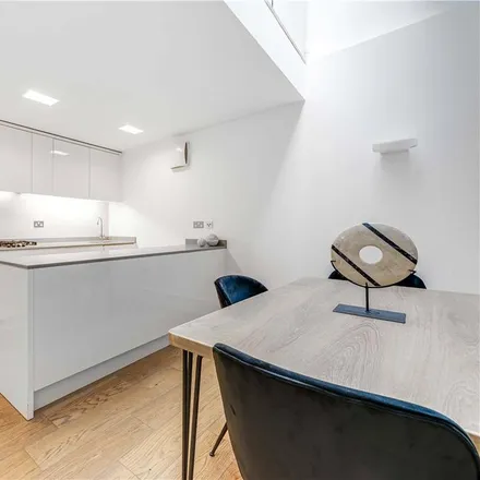 Rent this 2 bed house on Boswell House in Ossington Buildings, London