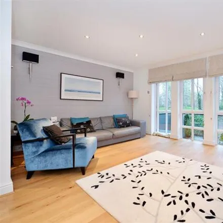 Image 3 - 15 Brightlingsea Place, London, E14 8DB, United Kingdom - Townhouse for rent
