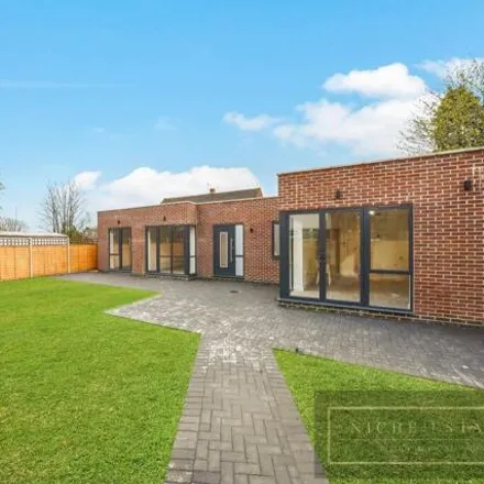 Image 1 - Danescroft, 21 Torrington Park, London, N12 9TA, United Kingdom - House for rent