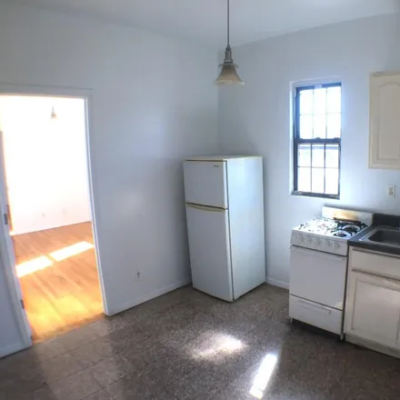 Image 2 - 594 Driggs Ave, Brooklyn, NY, USA - Apartment for rent