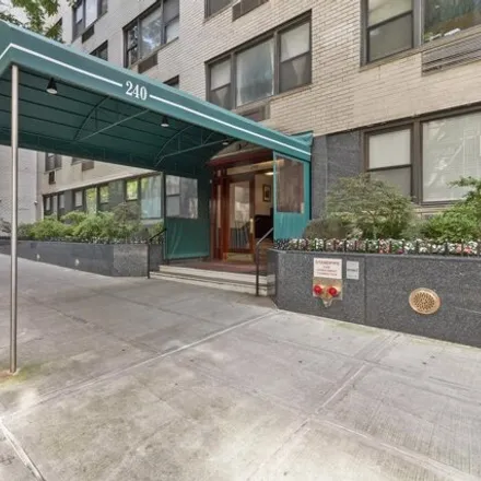 Image 6 - 240 East 46th Street, New York, NY 10017, USA - Condo for sale