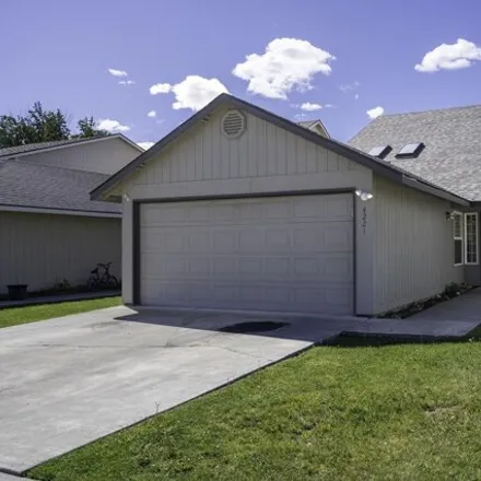Buy this 3 bed house on 4303 West John Day Place in Kennewick, WA 99336