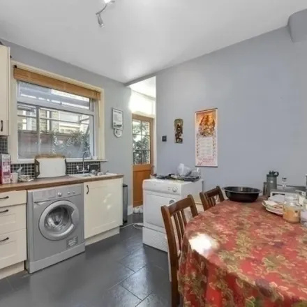 Image 2 - 29 Glasford Street, London, SW17 9HL, United Kingdom - Apartment for rent