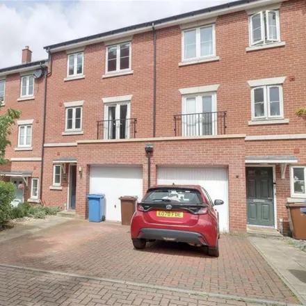 Rent this 4 bed townhouse on Pearmain Lane in Ipswich, IP4 2GH