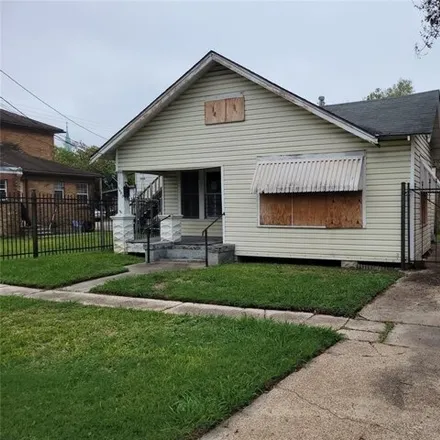 Buy this 2 bed house on Greater Mount Pilgrim Baptist Church in Francis Street, Houston