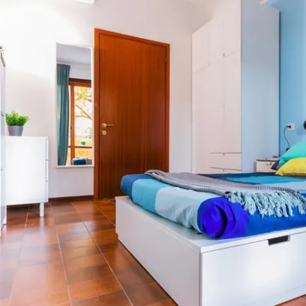 Rent this 5 bed room on Via Gaetano Salvemini in 19, 20161 Milan MI