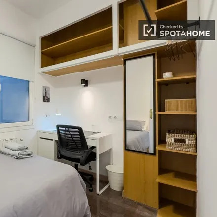 Rent this 4 bed room on Carrer de Terol in 10, 08001 Barcelona