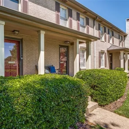 Buy this 2 bed townhouse on 6404 Bordeaux Avenue in Dallas, TX 75209