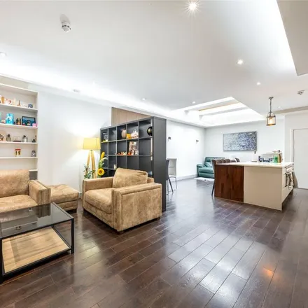 Rent this 4 bed duplex on 41 Westbere Road in London, NW2 3SP