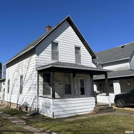 Buy this 4 bed house on 778 South 7th Street in Clinton, IA 52732