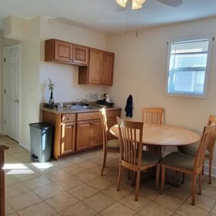 Image 4 - 518 Midland Street, Black Rock, Bridgeport, CT 06605, USA - Apartment for rent