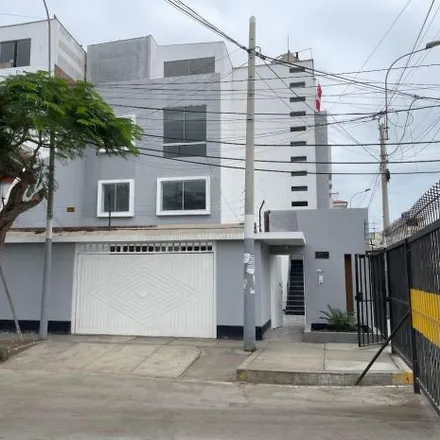 Rent this 8 bed house on Calle San Martín in Chorrillos, Lima Metropolitan Area 15067