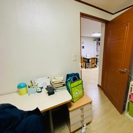 Rent this 3 bed apartment on 서울특별시 강남구 삼성동 24-17